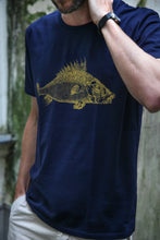 Load image into Gallery viewer, tshirt cotton siebdruck screenprinting HQ wood fish vintage zoology 1800s handdruck